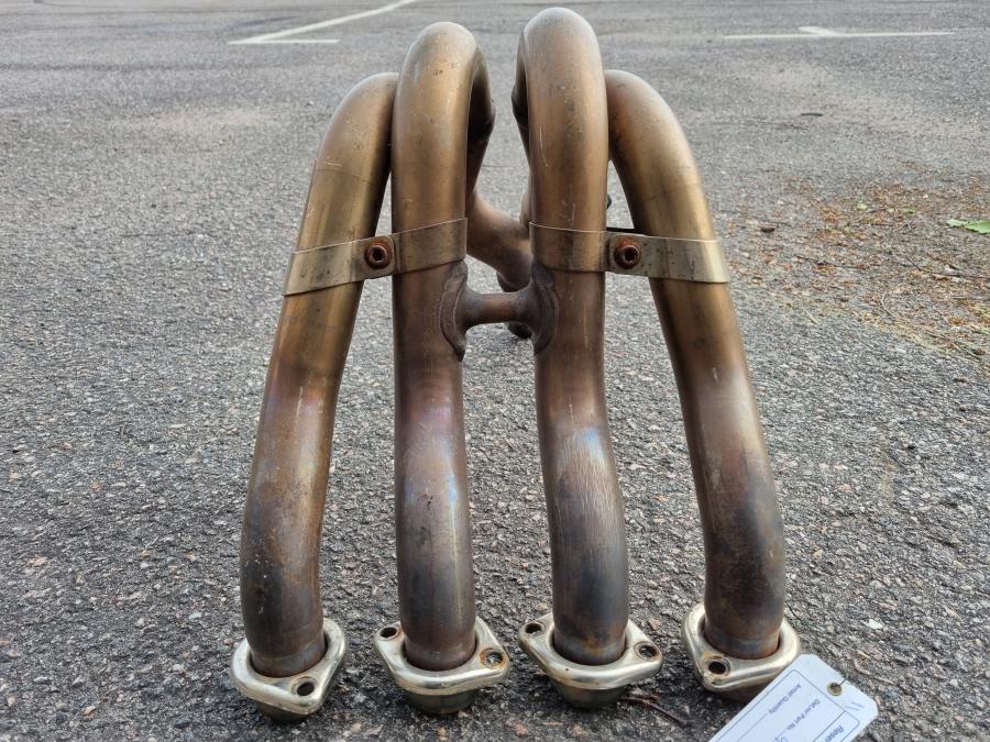 Snett uppifrån på Grenrör från en Suzuki GSX-R 750 -2006 motorcykel.