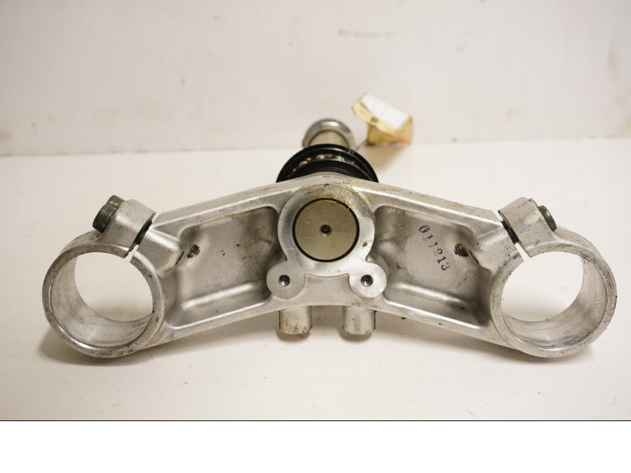 Baksidan på Gaffelkrona från en Yamaha FJR 1300 -2002 motorcykel.