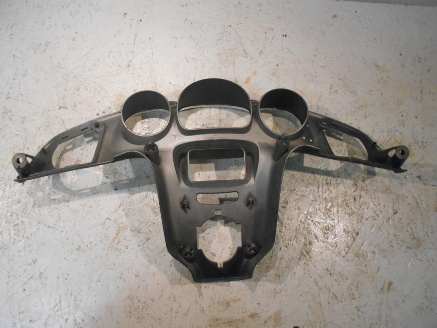 Extrabild1 på Instrumentkåpa från en Honda GL 1800 -2001 motorcykel.