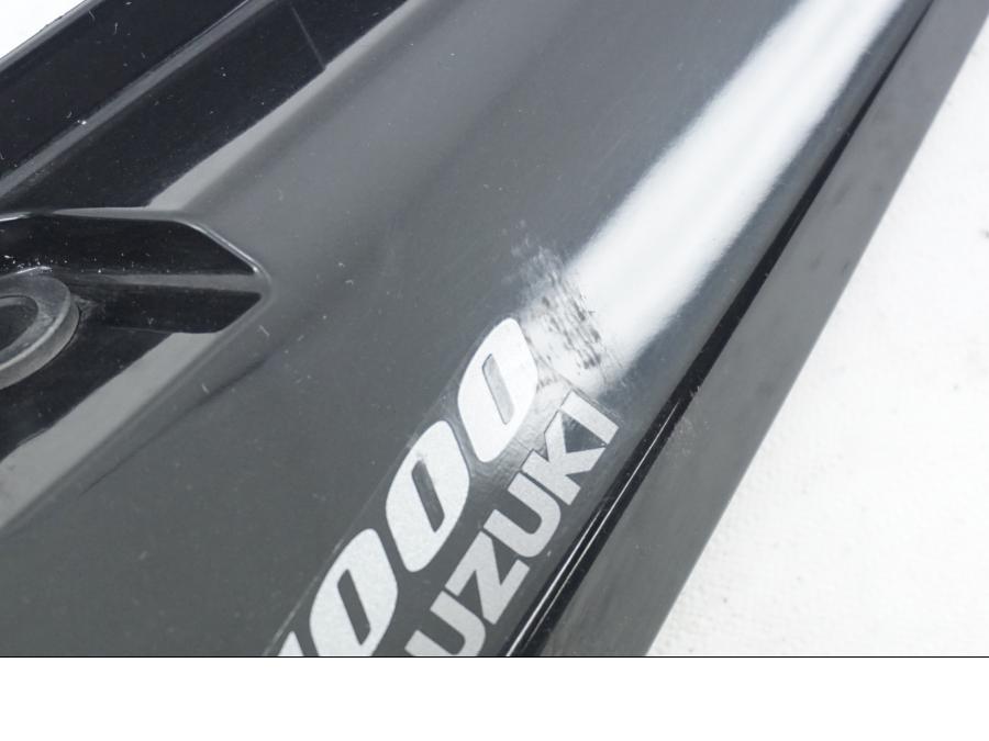 Vänster sida på Bakvinge från en Suzuki DL 1000 -2005 motorcykel.