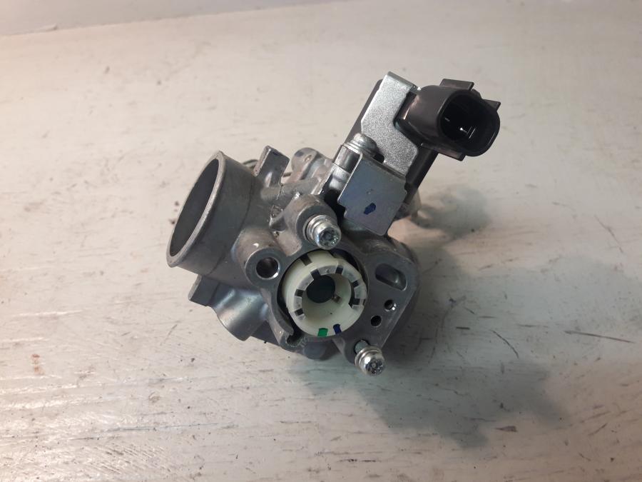 Baksidan på Spjällhus från en Yamaha MT 125 -2017 motorcykel.