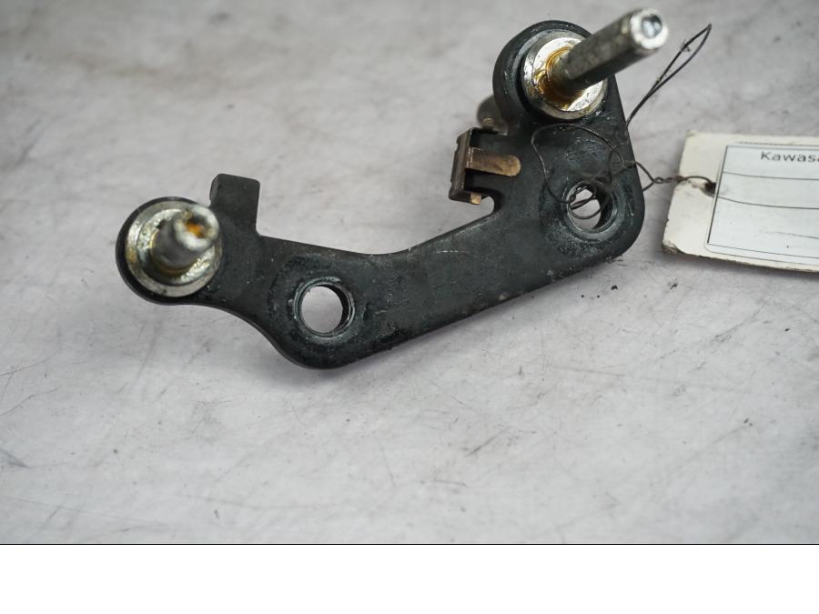 VÀnster sida pÄ BromsoksfÀste frÄn en Kawasaki VN 1700 Classic Tourer -2009 motorcykel.