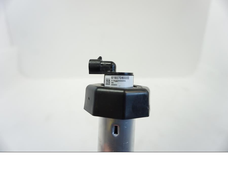 Höger sida på Bensintanksgivare från en KTM 1290 Super Adventure R -2021 motorcykel.