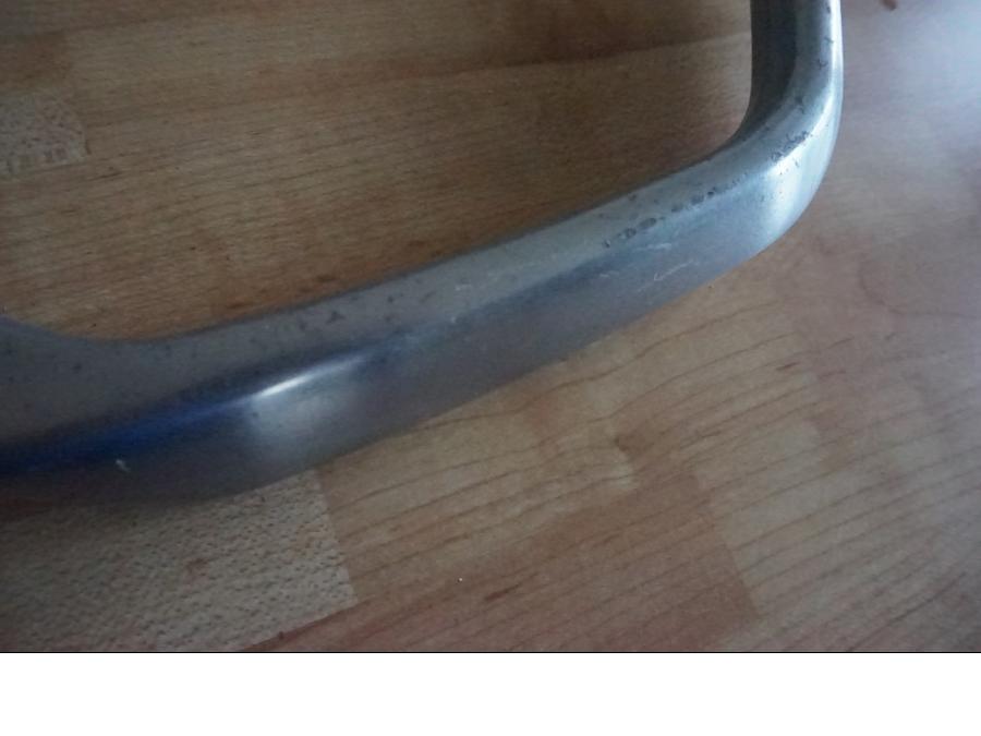 Vänster sida på Passagerarhandtag från en Yamaha XJ 900 -1990 motorcykel.