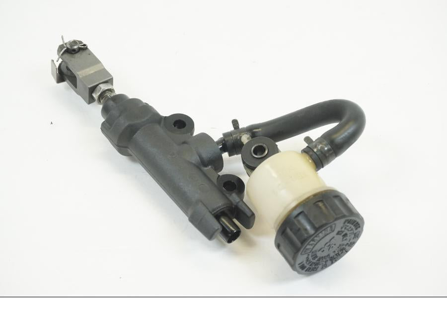 Höger sida på Bromshuvudcylinder från en Honda CBR 1000 RR -2010 motorcykel.