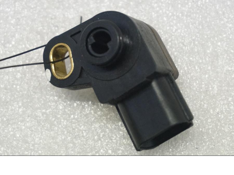 Baksidan på TPS från en Suzuki SV 650 -2016 motorcykel.