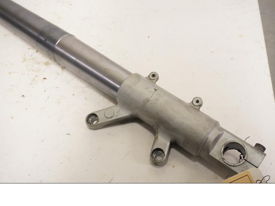 Vänster sida på Gaffelben från en BMW R 1100 S -1999 motorcykel.