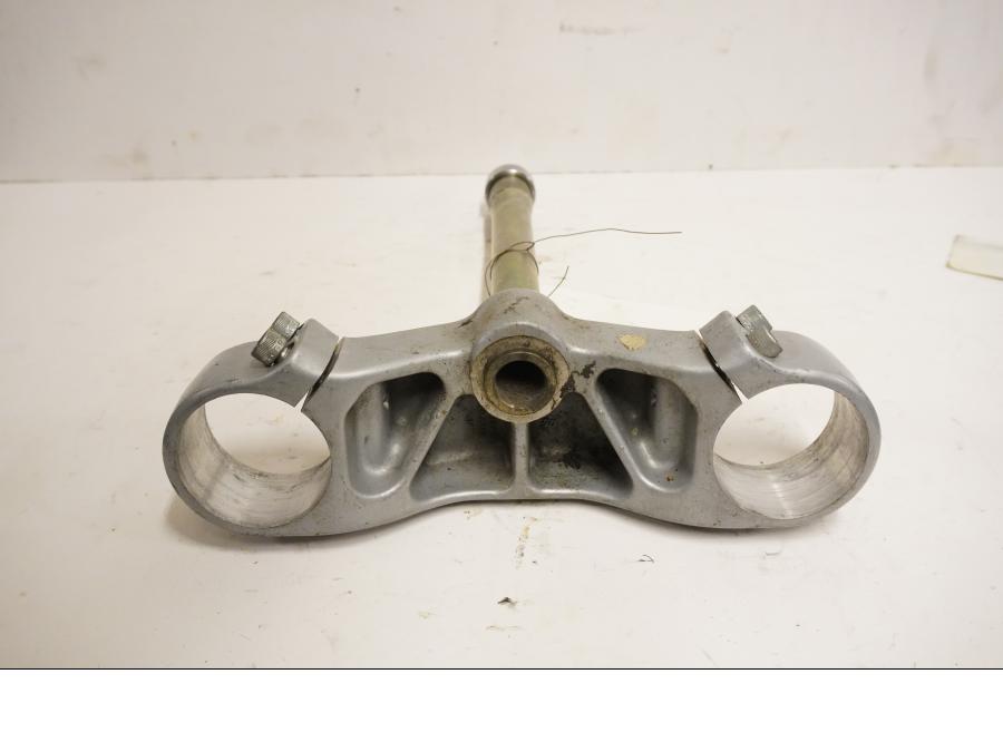 Baksidan på Gaffelkrona från en Buell XB 12 -2006 motorcykel.