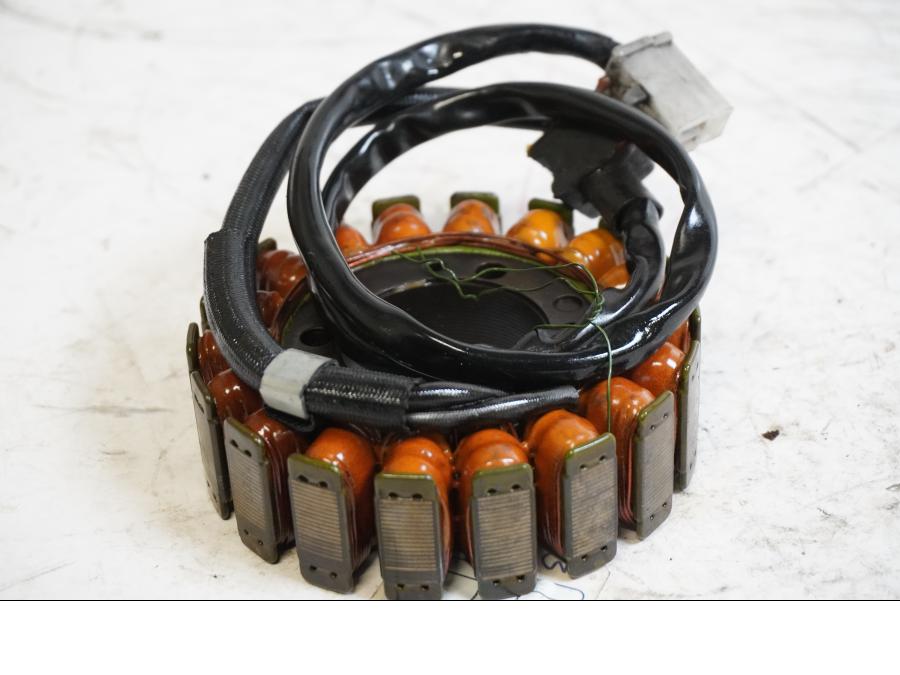 Baksidan på Generator från en Kawasaki VN 800 -1998 motorcykel.