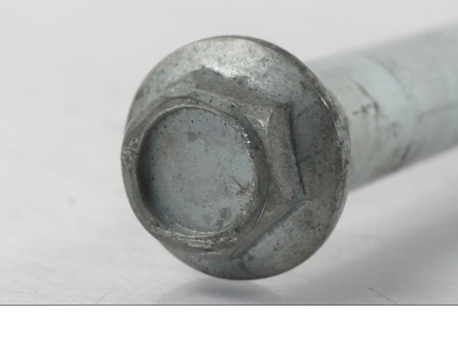 Höger sida på Axel från en Kawasaki ER-6N ABS -2010 motorcykel.