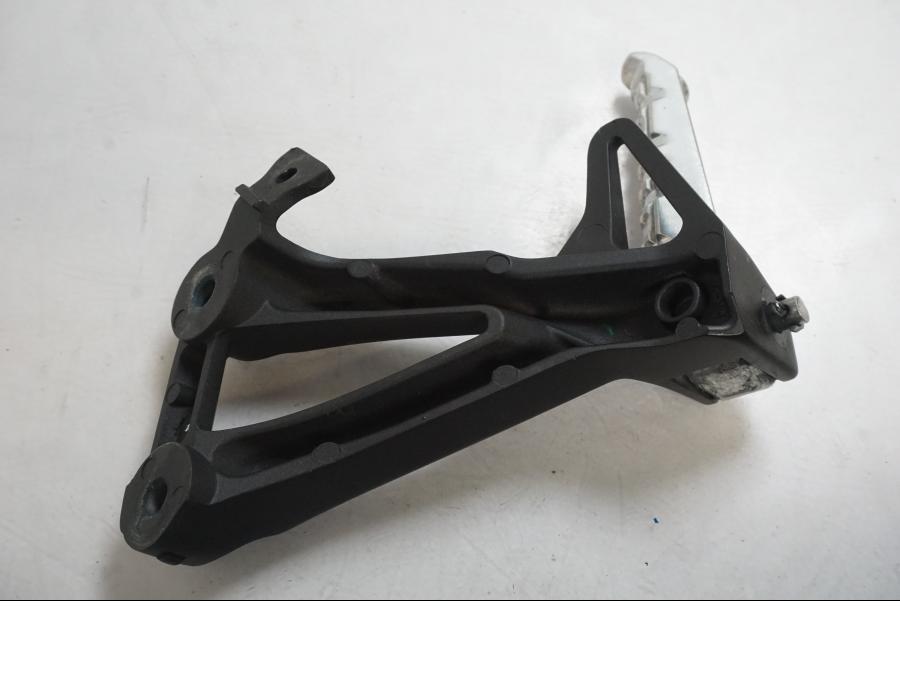 Snett uppifrån på Fotpinne från en Yamaha MT-09 -2019 motorcykel.