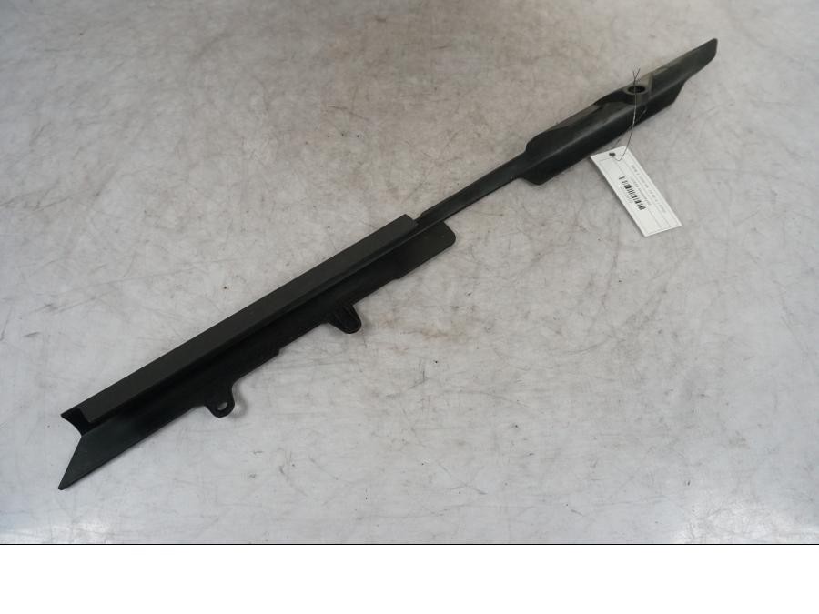 Framsidan på Kedjeskydd från en BMW S 1000 XR -2019 motorcykel.