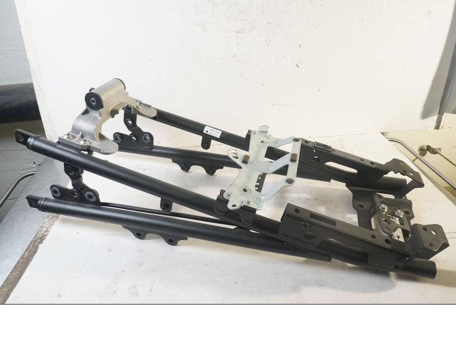 Vänster sida på Bakram från en Yamaha FZ-8 -2011 motorcykel.