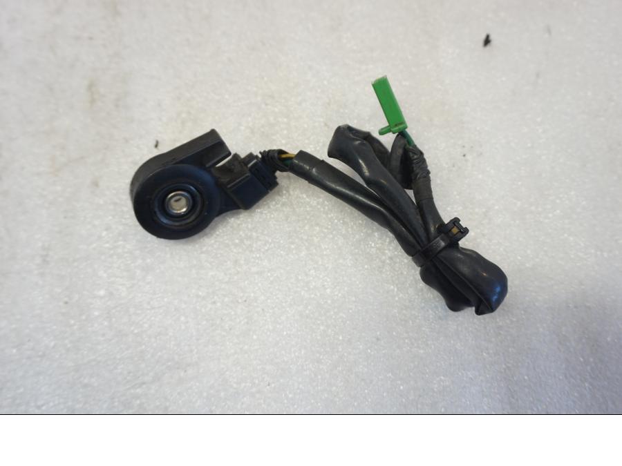 Baksidan pÄ Sidostödsbrytare frÄn en Honda CBR 1100 XX -1998 motorcykel.