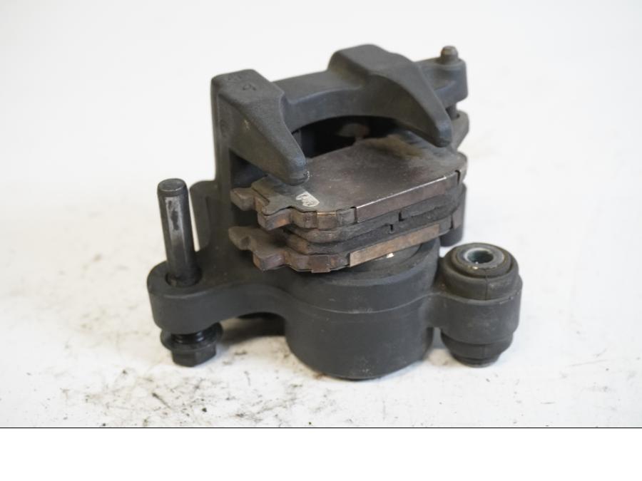 Höger sida pÄ Bromsok frÄn en Yamaha FZ-6 -2005 motorcykel.