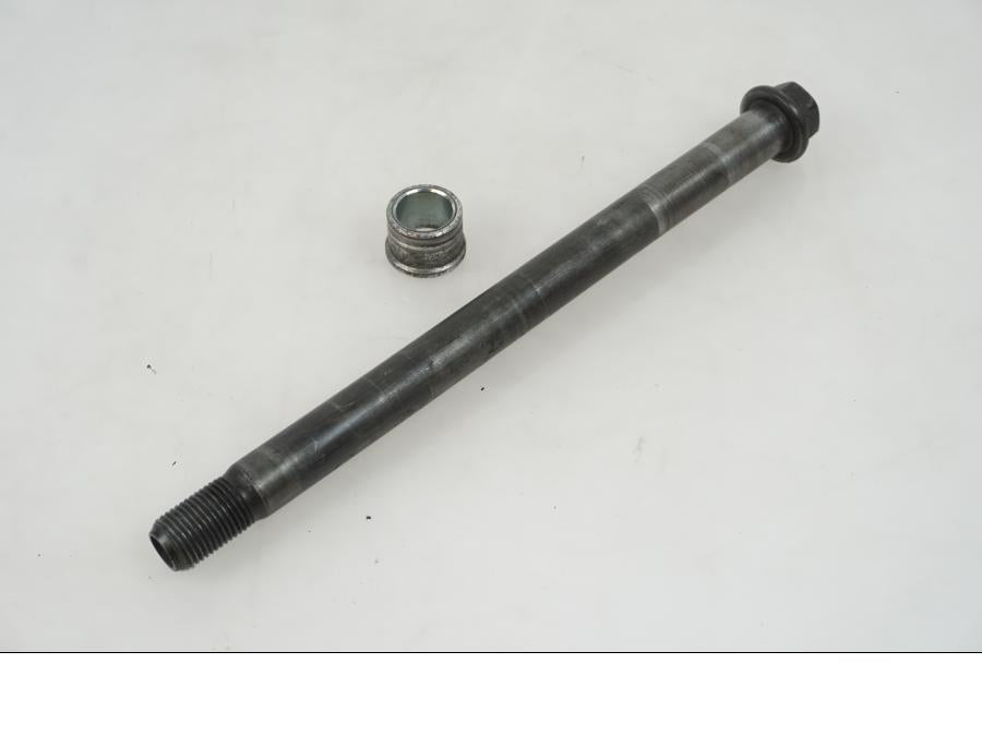 Framsidan på Axel från en Yamaha FZ-S 600 -1998 motorcykel.