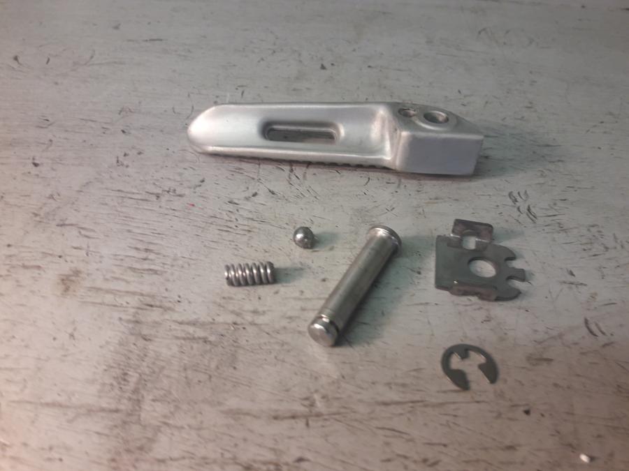 Baksidan på Fotpinne från en Triumph Speed Twin -2019 motorcykel.