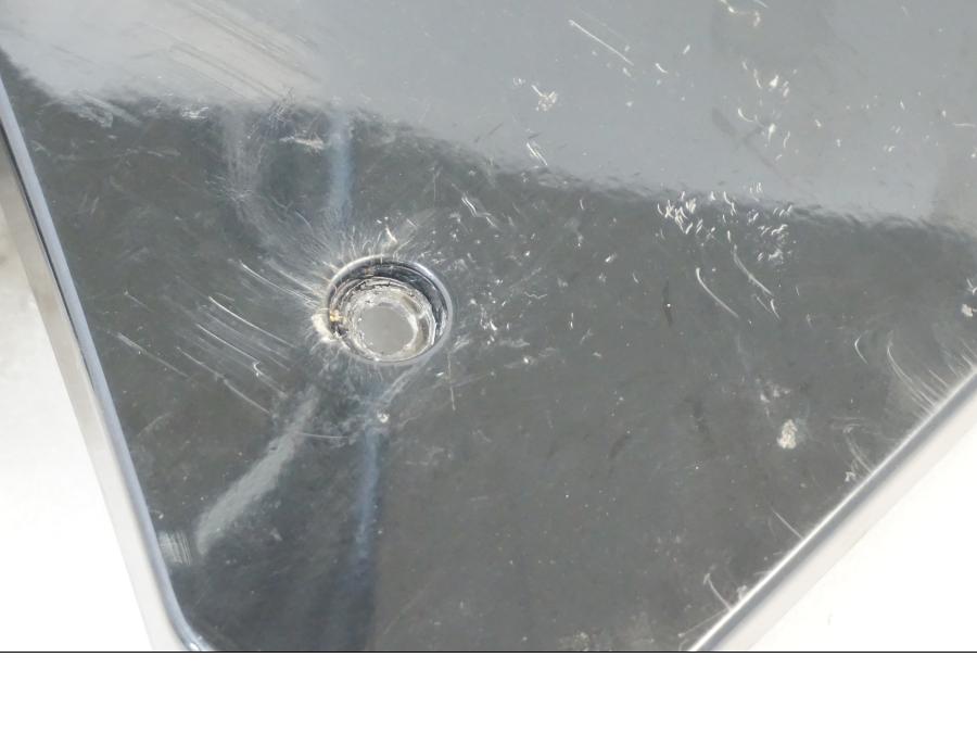 Vänster sida på Sidkåpa från en Aprilia RSV 1000 -2010 motorcykel.