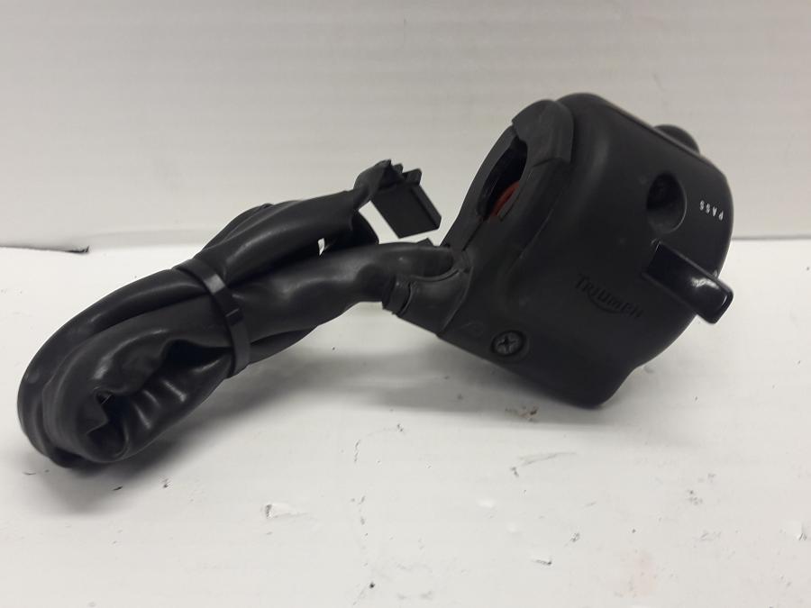 Baksidan på Styrelreglage från en Triumph Tiger -1999 motorcykel.