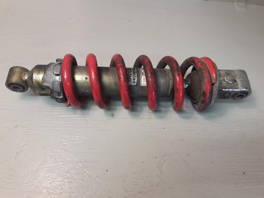 Framsidan pÄ StötdÀmpare frÄn en Honda VFR 800 -2000 motorcykel.