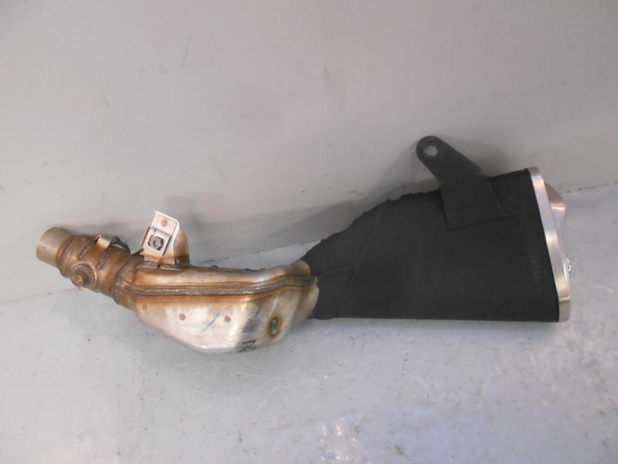 Höger sida på Ljuddämpare från en Kawasaki Z 800 -2016 motorcykel.