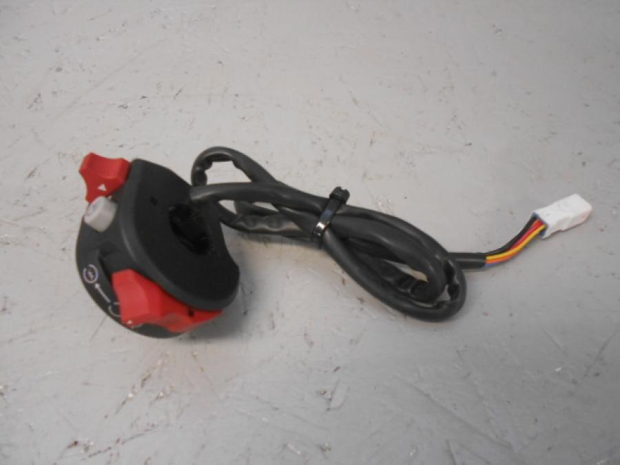 Baksidan på Styrelreglage från en Ducati 1199 Panigale -2017 motorcykel.