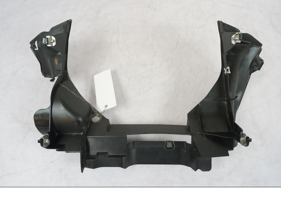 Snett nerifrån på Toppkåpsinsida från en BMW R 1250 GS -2019 motorcykel.