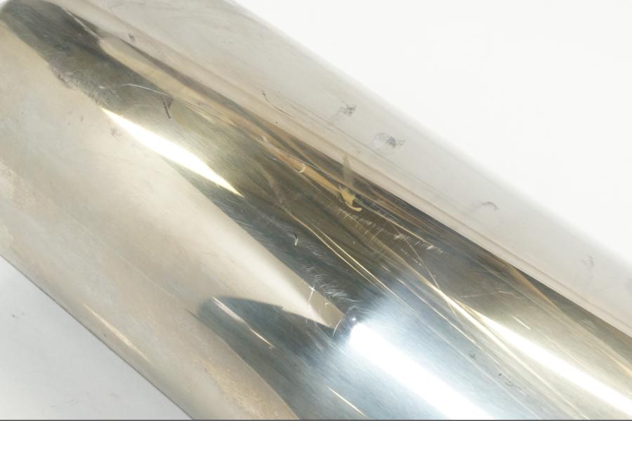 Snett nerifrån på Ljuddämpare från en Suzuki GSF 1250 -2009 motorcykel.