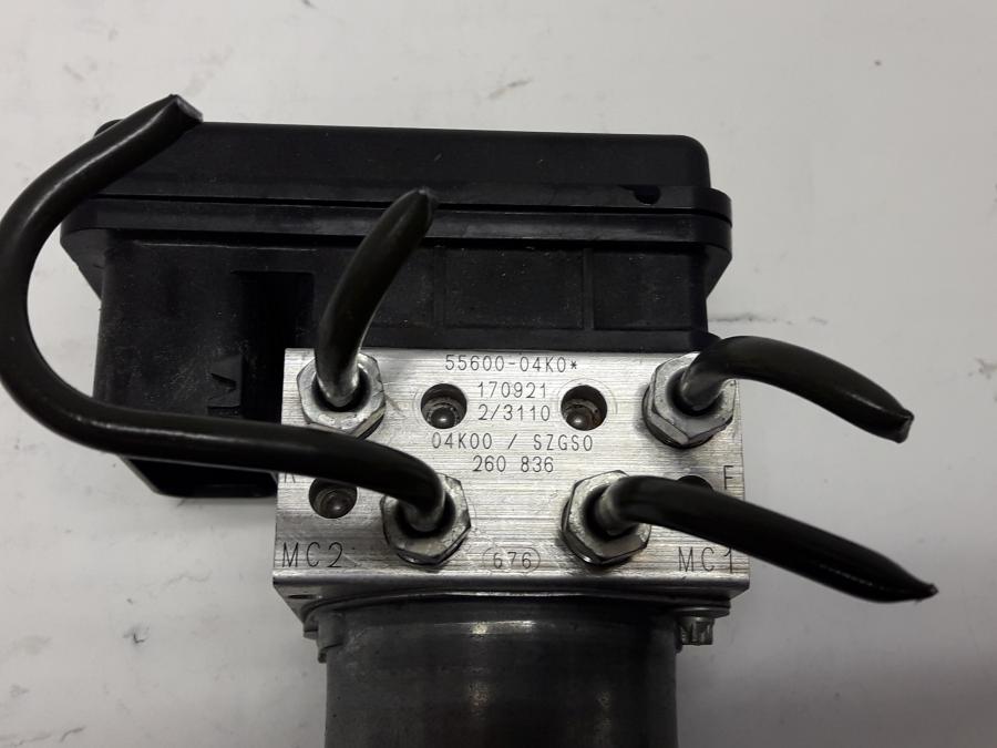 Baksidan på ABS Modulator från en Suzuki GSX-S 1000 -2018 motorcykel.