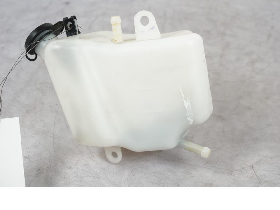 Höger sida på Vattenexpansionskärl från en Triumph Tiger 1200 -2018 motorcykel.