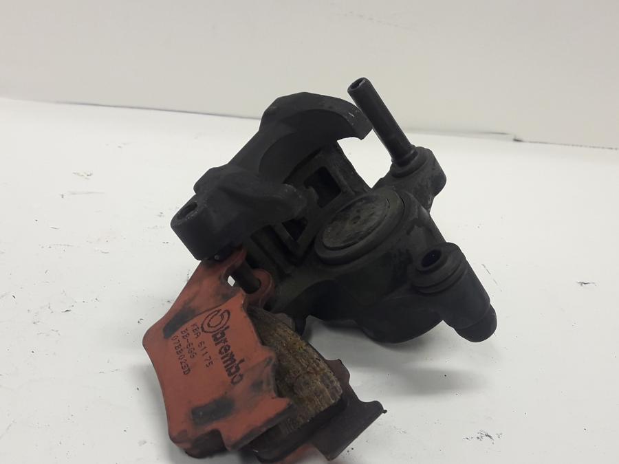 Baksidan på Bromsok från en BMW F 650 GS -2009 motorcykel.