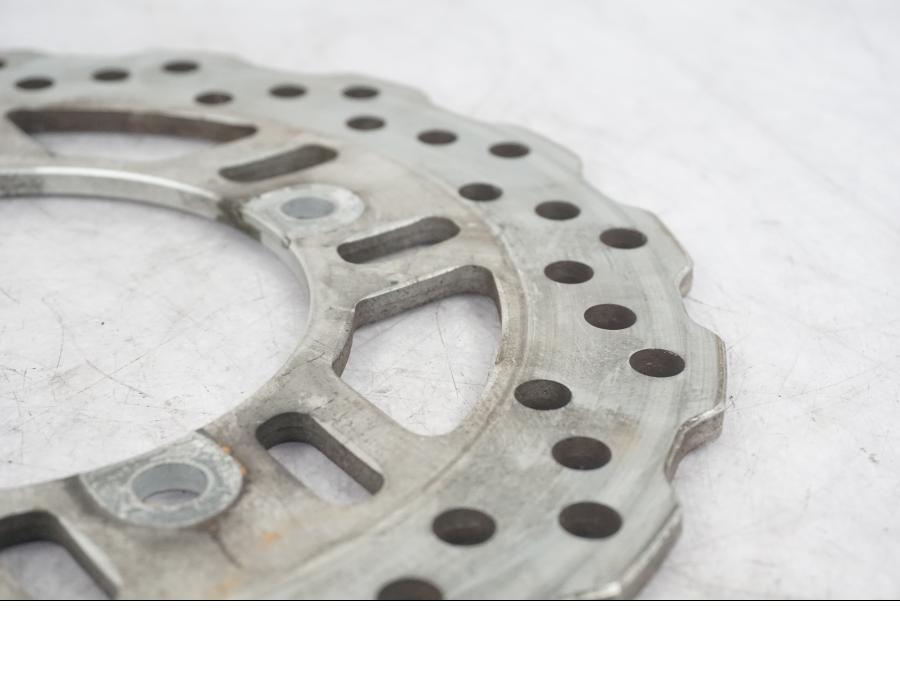 Vänster sida på Bromsskiva från en Kawasaki Z 800 -2014 motorcykel.