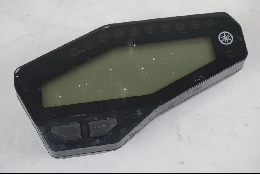 Framsidan på Instrumentpanel från en Yamaha MT-09 -2019 motorcykel.