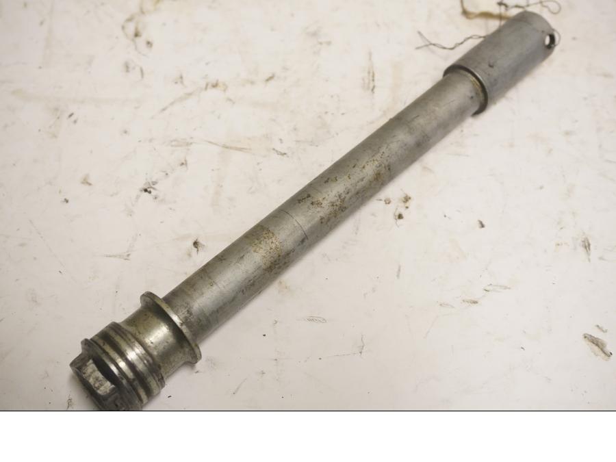 Framsidan på Axel från en Honda VFR 750 -1988 motorcykel.