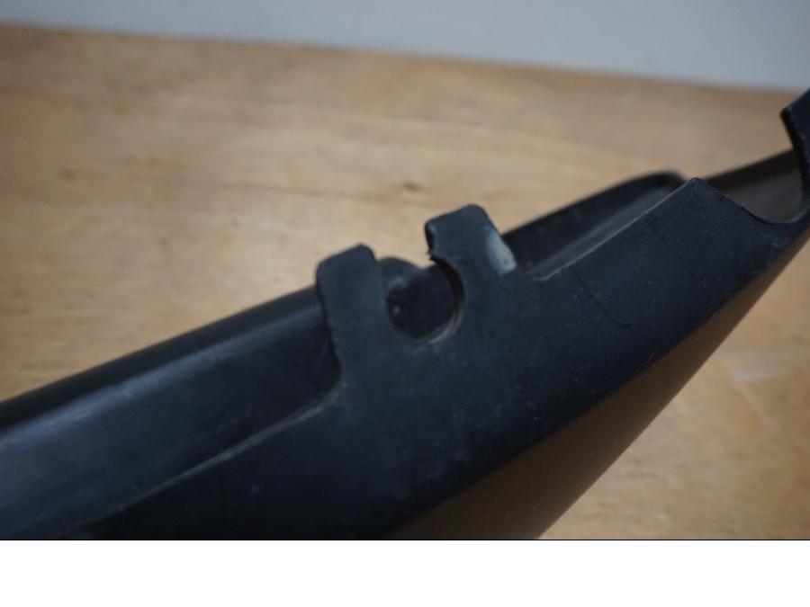 Baksidan på Sidopanel från en Yamaha XT 125 R -2005 motorcykel.