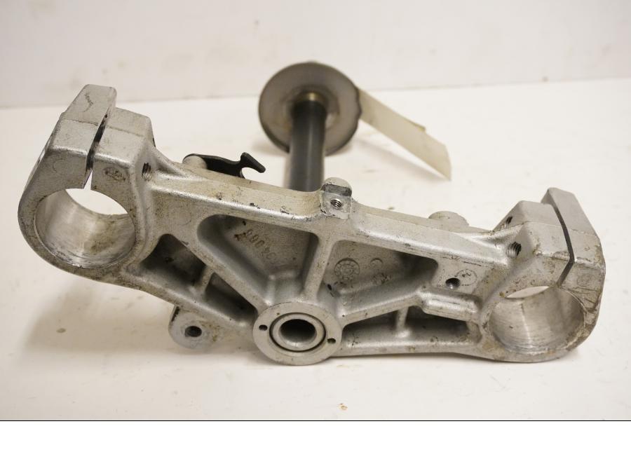 Baksidan på Gaffelkrona från en BMW F 800 S -2007 motorcykel.