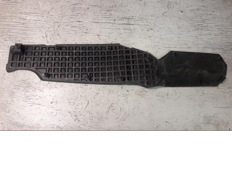 Baksidan på Fotplatta från en Honda ADV 750 -2017 motorcykel.