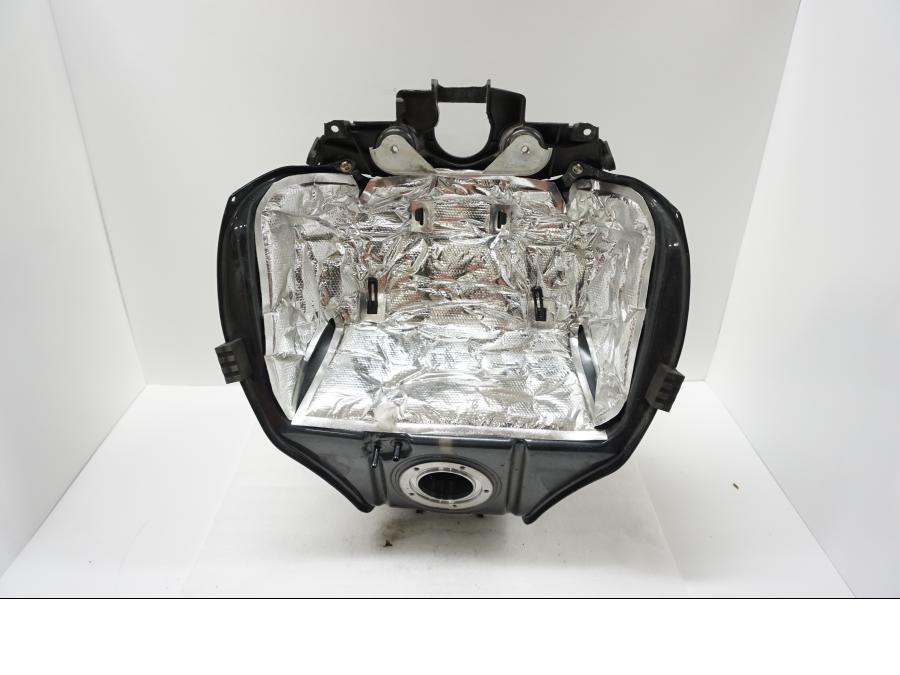 Snett nerifrån på Bensintank från en Suzuki GSX 1300 BK -2008 motorcykel.