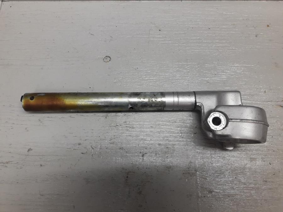 Framsidan på Styre från en Honda CBR 1000 F -1999 motorcykel.