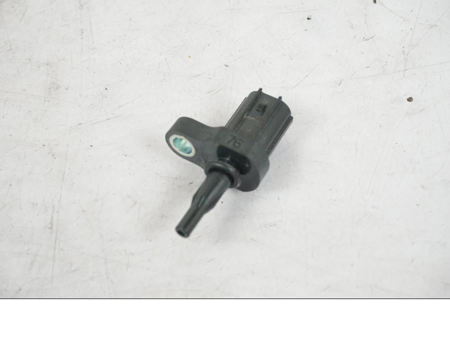 Höger sida på Luftburksensor från en Triumph Bonneville T120 -2021 motorcykel.