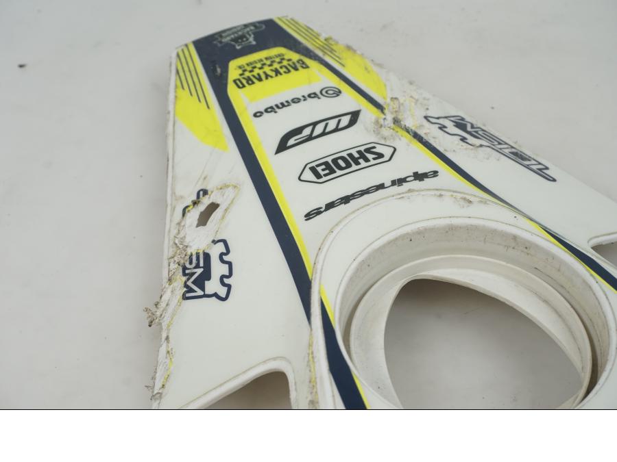 Vänster sida på Kåpor från en Husqvarna 701 SUPERMOTO ABS -2016 motorcykel.