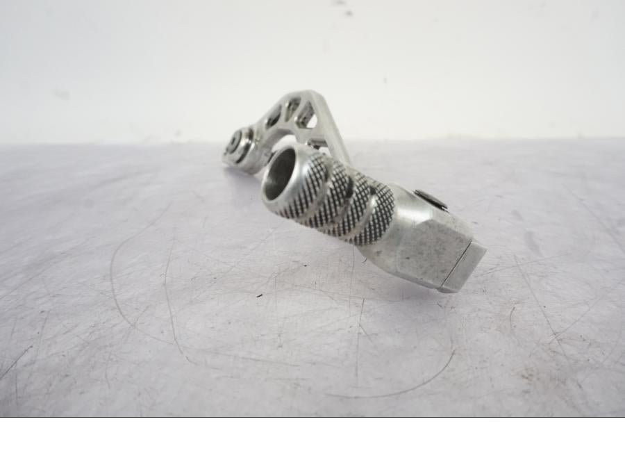 Snett uppifrån på Bromspedal från en KTM 640 SM -2005 motorcykel.