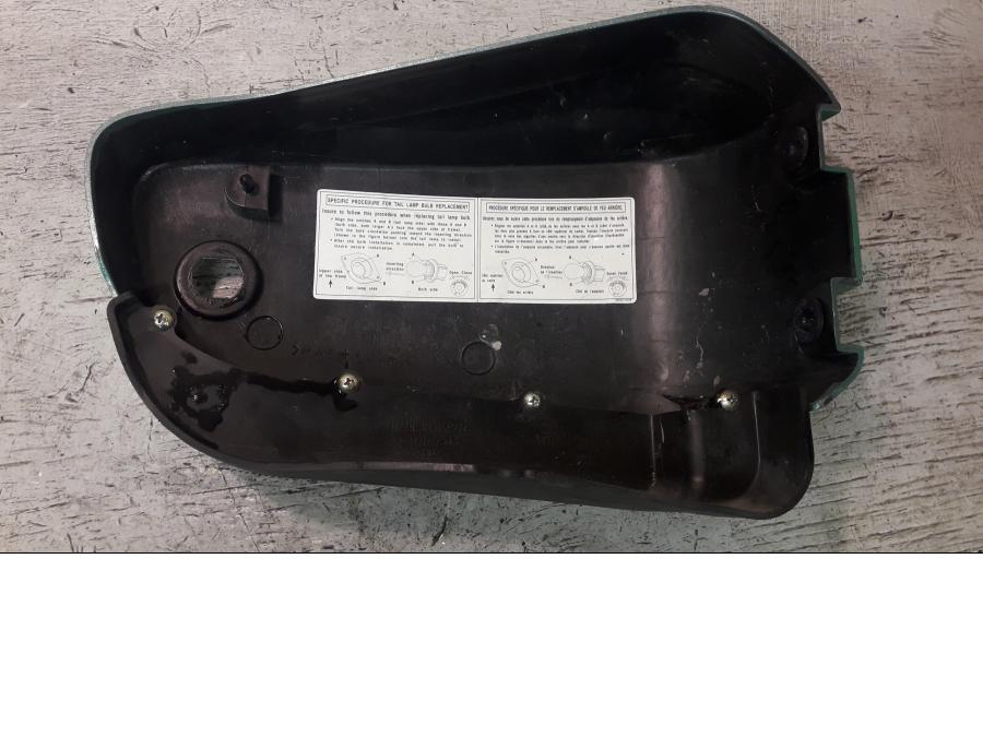 Höger sida på Sidopanel från en Suzuki VZ 1600 -2005 motorcykel.