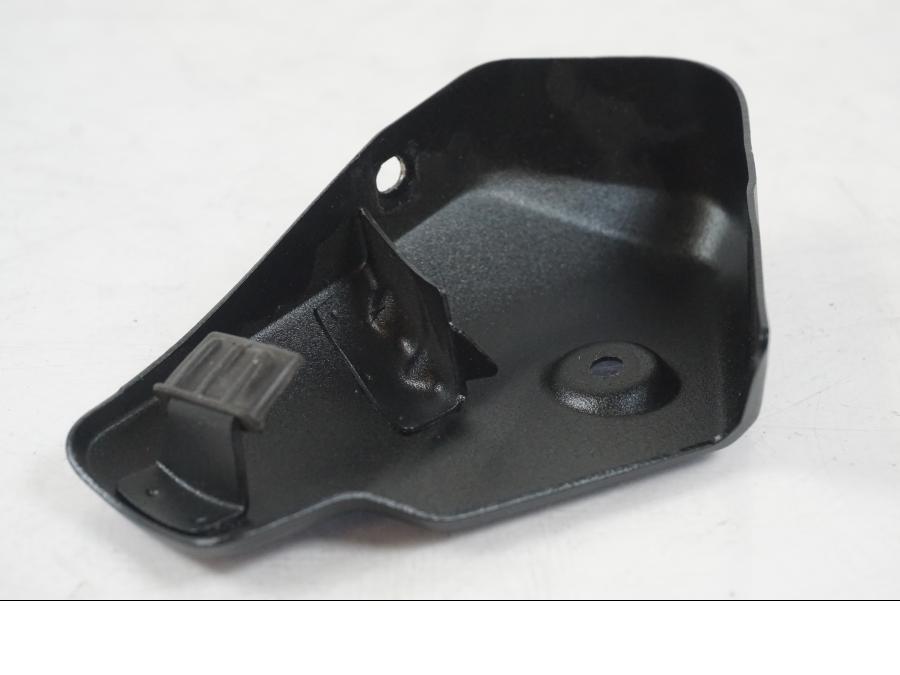 Vänster sida på Avgasspjäll från en KTM 1290 Super Duke R EVO -2023 motorcykel.