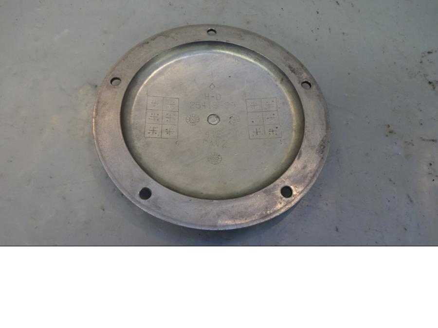 Höger sida på Kopplingskåpa från en H-D Harley diverse -2010 motorcykel.