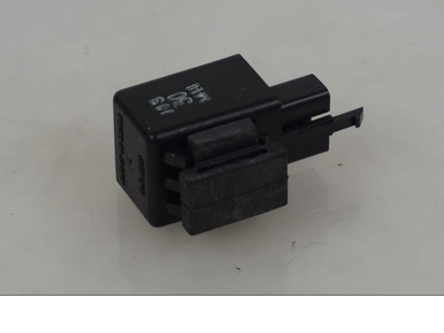 Baksidan på Blinkersrelä från en Yamaha MT-09 Tracer -2016 motorcykel.