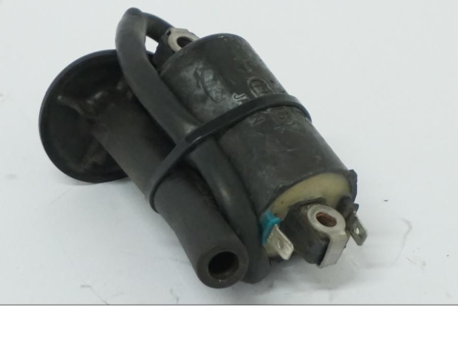 Vänster sida på Tändspole från en Honda VFR 750 -1990 motorcykel.