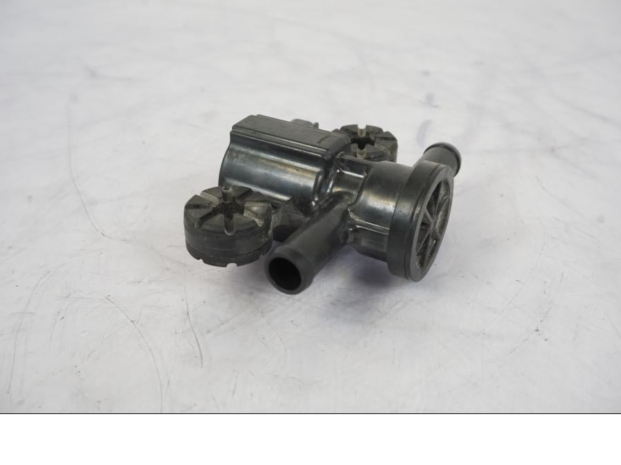 Vänster sida på Second Air från en Honda CRF 1000 Africa Twin -2016 motorcykel.