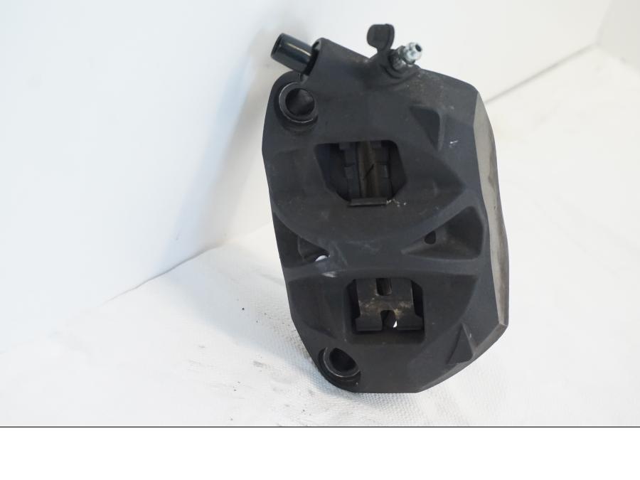 Vänster sida på Bromsok från en Triumph Daytona 675 -2010 motorcykel.