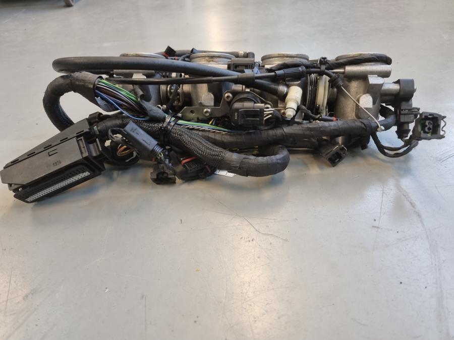 Höger sida på Spjällhus från en BMW K 1300 GT -2009 motorcykel.